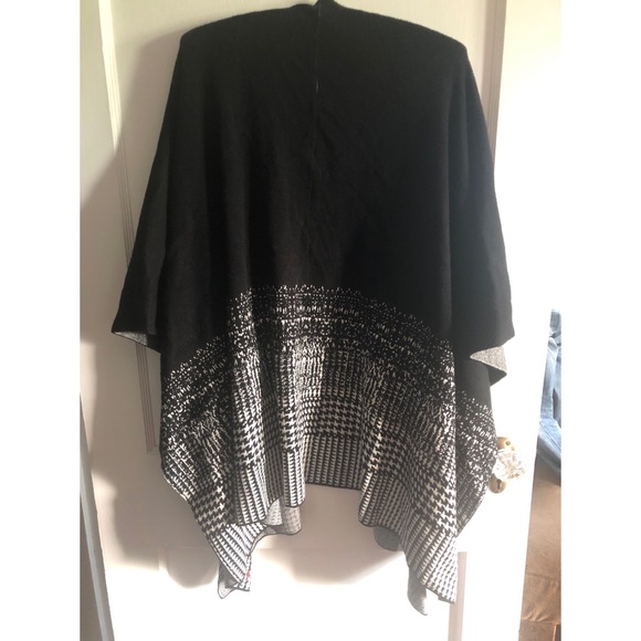 Ming Wang Poncho/Shawl Excellent Condition - Picture 2 of 4